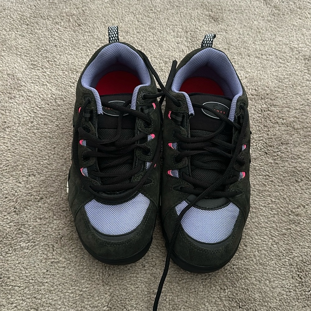 Skateboarding shoes